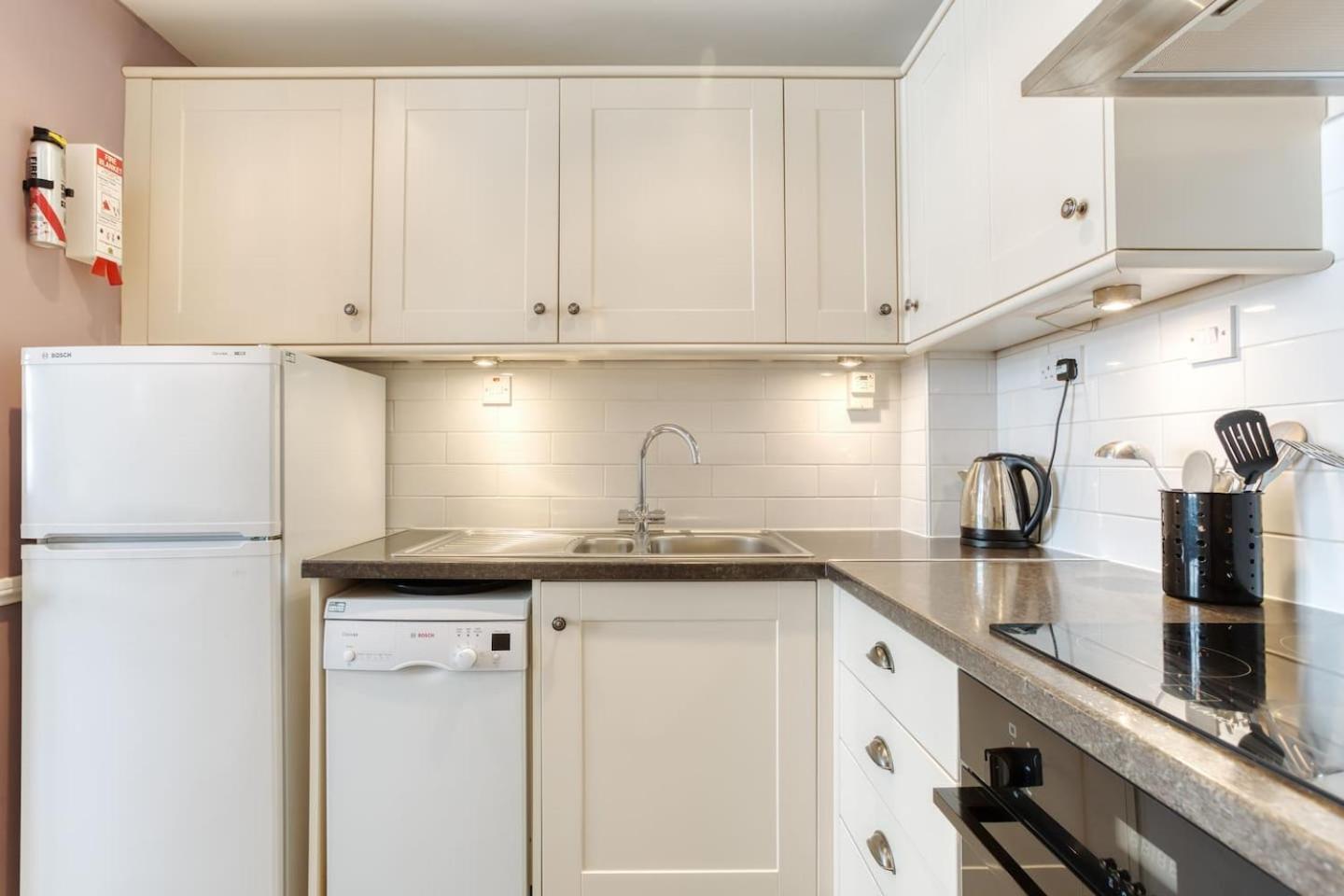 West Port - 2Br In The Heart Of The Old Town Just Off The Grassmarket Edinburgh Bagian luar foto