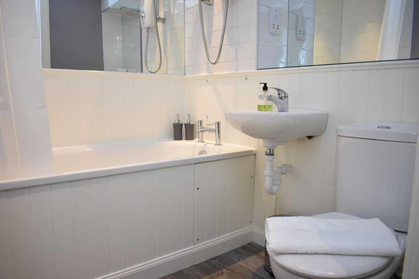 West Port - 2Br In The Heart Of The Old Town Just Off The Grassmarket Edinburgh Bagian luar foto
