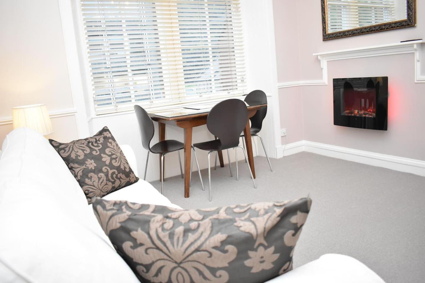 West Port - 2Br In The Heart Of The Old Town Just Off The Grassmarket Edinburgh Bagian luar foto