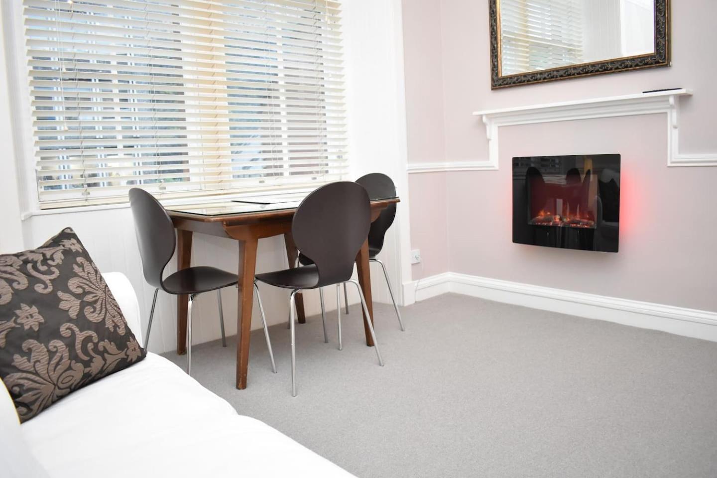 West Port - 2Br In The Heart Of The Old Town Just Off The Grassmarket Edinburgh Bagian luar foto