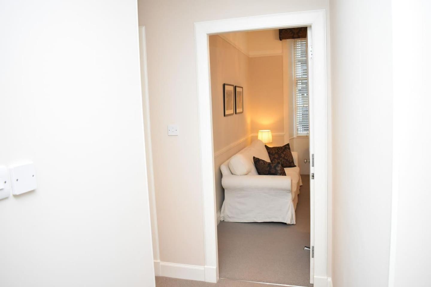 West Port - 2Br In The Heart Of The Old Town Just Off The Grassmarket Edinburgh Bagian luar foto