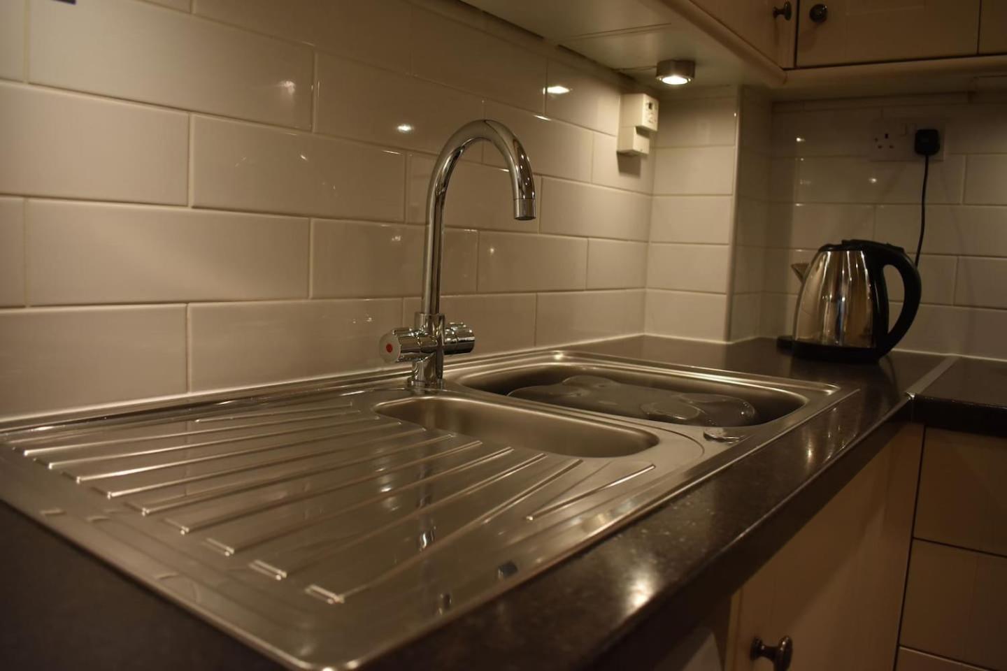 West Port - 2Br In The Heart Of The Old Town Just Off The Grassmarket Edinburgh Bagian luar foto